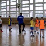 Trening na hali młodych piłkarzy Stomilu